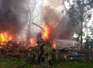 At least 17 killed in Philippines troop plane crash