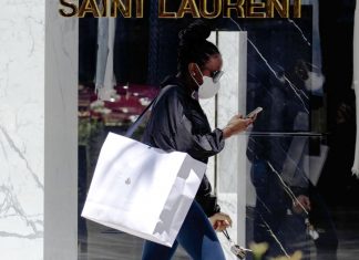 Poll : Record 35% of Black Americans Report Unfair Treatment While Shopping in Past Month