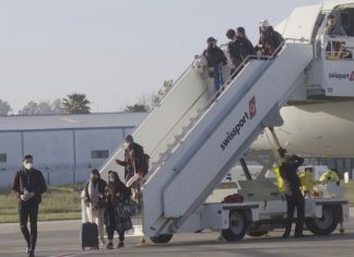 Plane Carrying Moroccan Students from Ukraine Lands in Tangier