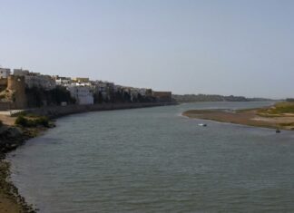 Morocco floods: Khenifra on alert as Oum Er-Rbia river level rises Authorities in Khenifra have launched an emergency plan after the water level of the Oum Er-Rbia river rose as it passes through the city.