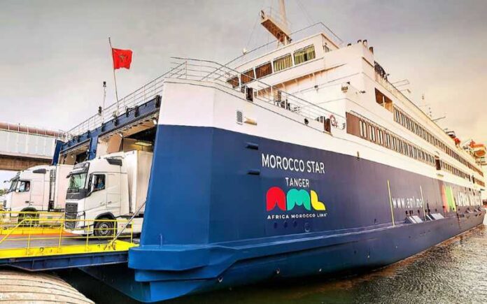 Ferry links between Spain and Morocco have been suspended after worsening weather conditions in the Strait of Gibraltar.