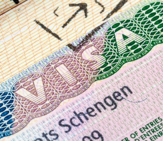 Frequent visitors could qualify for 10-Year schengen visa The European Commission is planning to let some travellers apply for a Schengen visa that could last up to 10 years, instead of the current five-year limit.