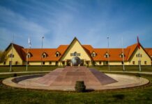 Al Akhawayn University wins double top ranking for business and engineering Al Akhawayn University in Ifrane has just received a strong endorsement after being ranked “Top Tier 1” in both Business Administration and Engineering