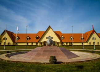 Al Akhawayn University wins double top ranking for business and engineering Al Akhawayn University in Ifrane has just received a strong endorsement after being ranked “Top Tier 1” in both Business Administration and Engineering