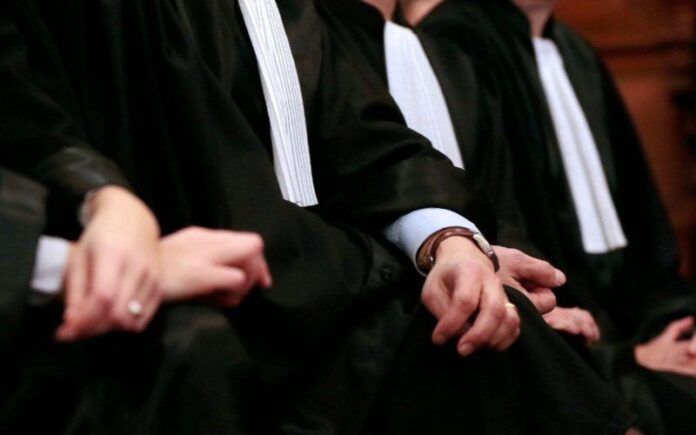 MPs also agreed to raise the maximum age to join the profession from 40 to 45. This will allow experienced legal professionals from other fields to become lawyers later in their careers.