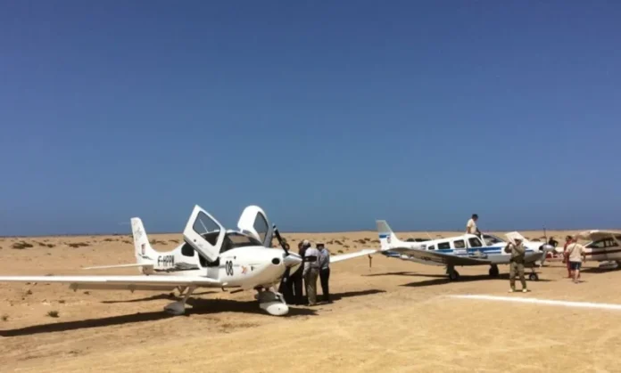 A group of pilots has landed in the coastal town of Tarfaya in southern Morocco as part of a rally retracing early airmail routes between Europe and Africa.