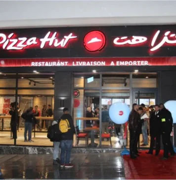 Pizza Hut gets new owners in $2.7bn deal Yum! Brands announced that it is selling Pizza Hut for a total of $2.7bn (£2bn) as part of a move to focus on its stronger brands.
