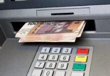 Moroccan banks close more branches as customers move online Morocco's banks cut hundreds of branches as more customers bank online