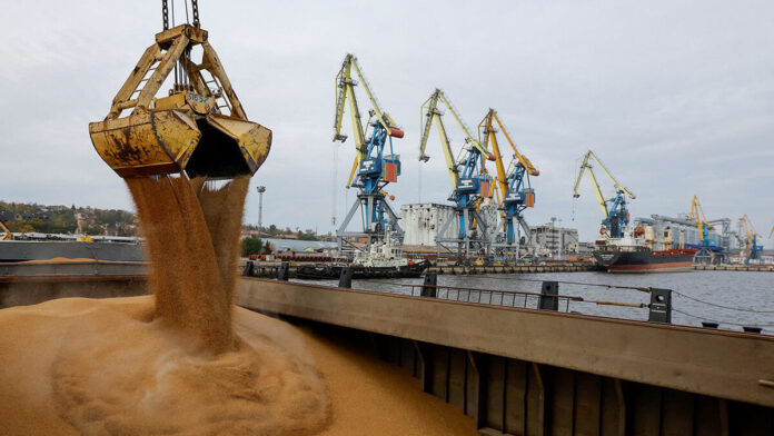 Russia sent 58,000 tonnes of grain to Morocco in September, up 1.6 times, as overall Russian grain exports fell nearly fourfold. Russia sent 58,000 tonnes of grain to Morocco in September, up 1.6 times, as overall Russian grain exports fell nearly fourfold.